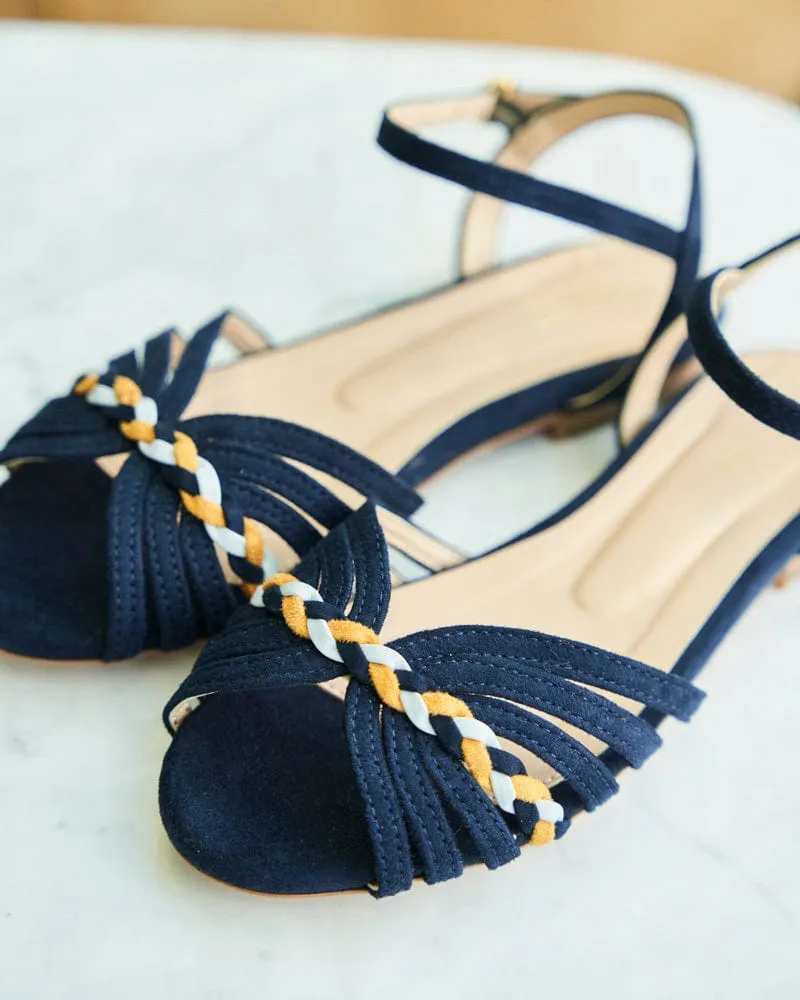 Daffodil Vegane Wildleder-Sandalen mit Zopfdetail | Mitternachtsblau