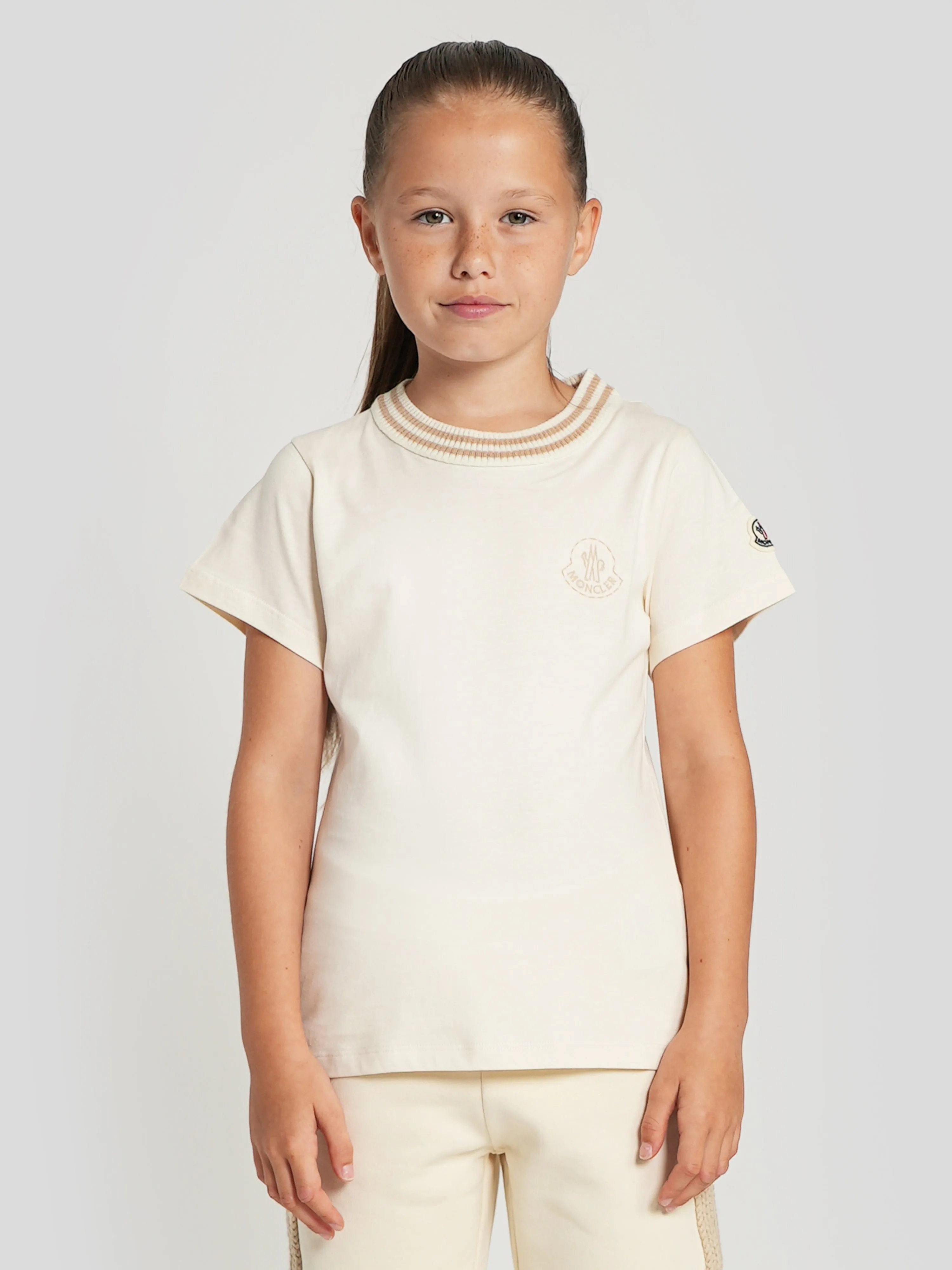 Moncler Enfant Mädchen Logo T-Shirt in Elfenbein