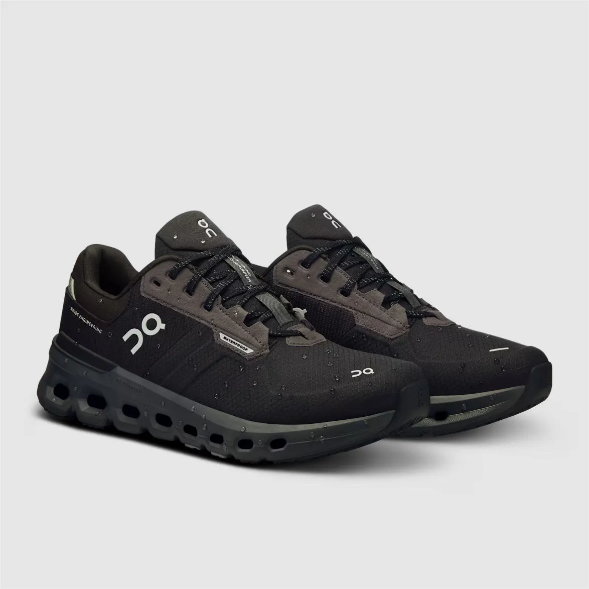 On Women's Cloudrunner 2 wasserdichte Schuhe - Magnet / Schwarz On Cloud Schuhe