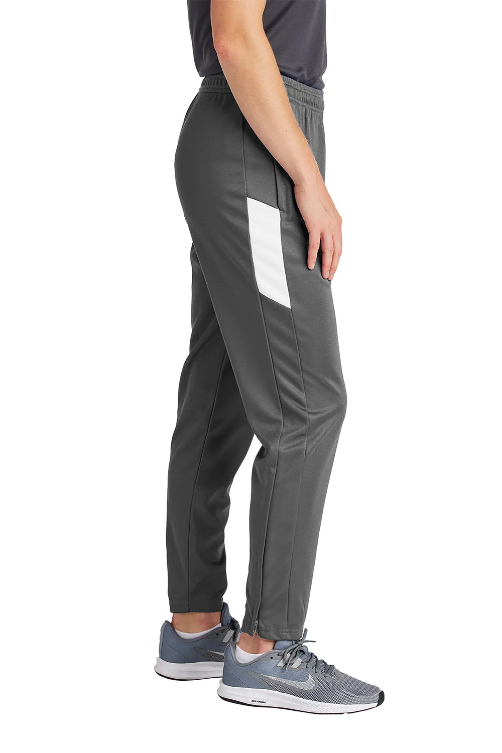 Sport-Tek Damen Reisehose mit Feuchtigkeitstransport und Taschen - Eisengrau/Weiß