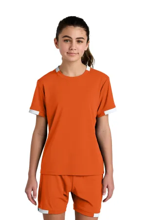 Sport-Tek Jugendclub Feuchtigkeitstransportierendes Kurzarm-Crewneck T-Shirt - Tieforange/Weiß
