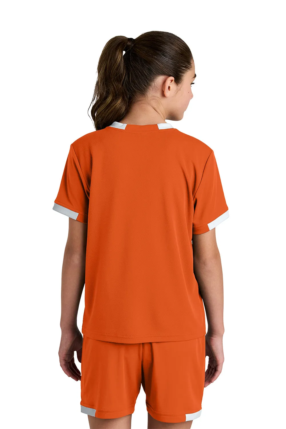 Sport-Tek Jugendclub Feuchtigkeitstransportierendes Kurzarm-Crewneck T-Shirt - Tieforange/Weiß