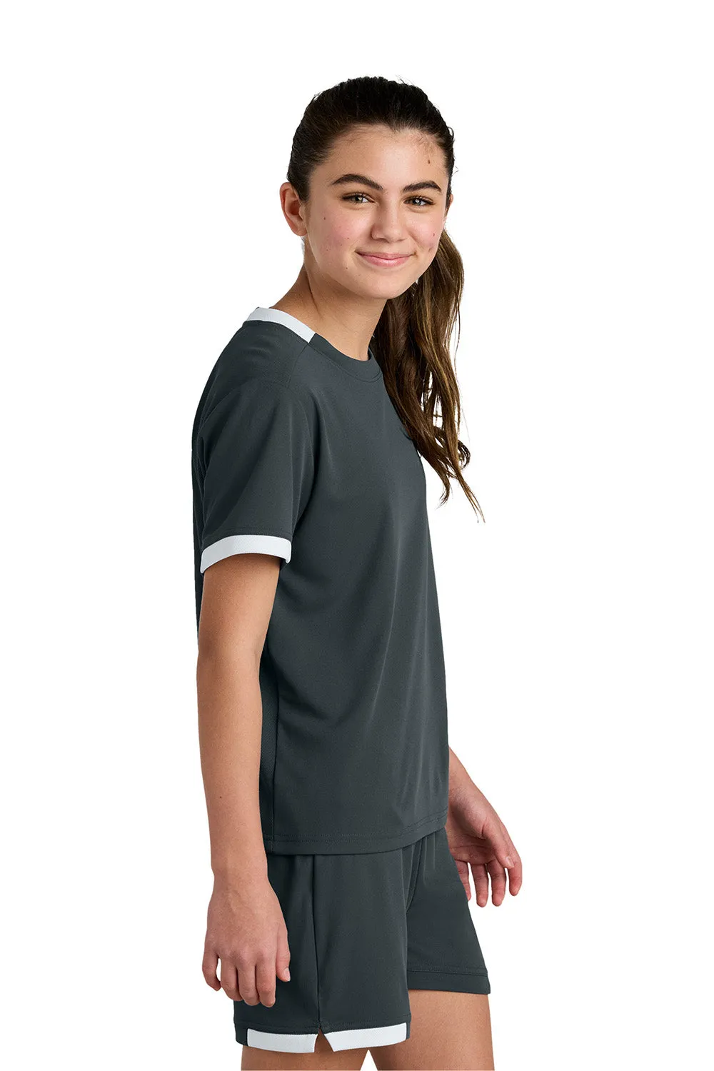 Sport-Tek Jugendclub Feuchtigkeitstransportierendes Kurzarm-T-Shirt mit Rundhalsausschnitt - Eisengrau/Weiß