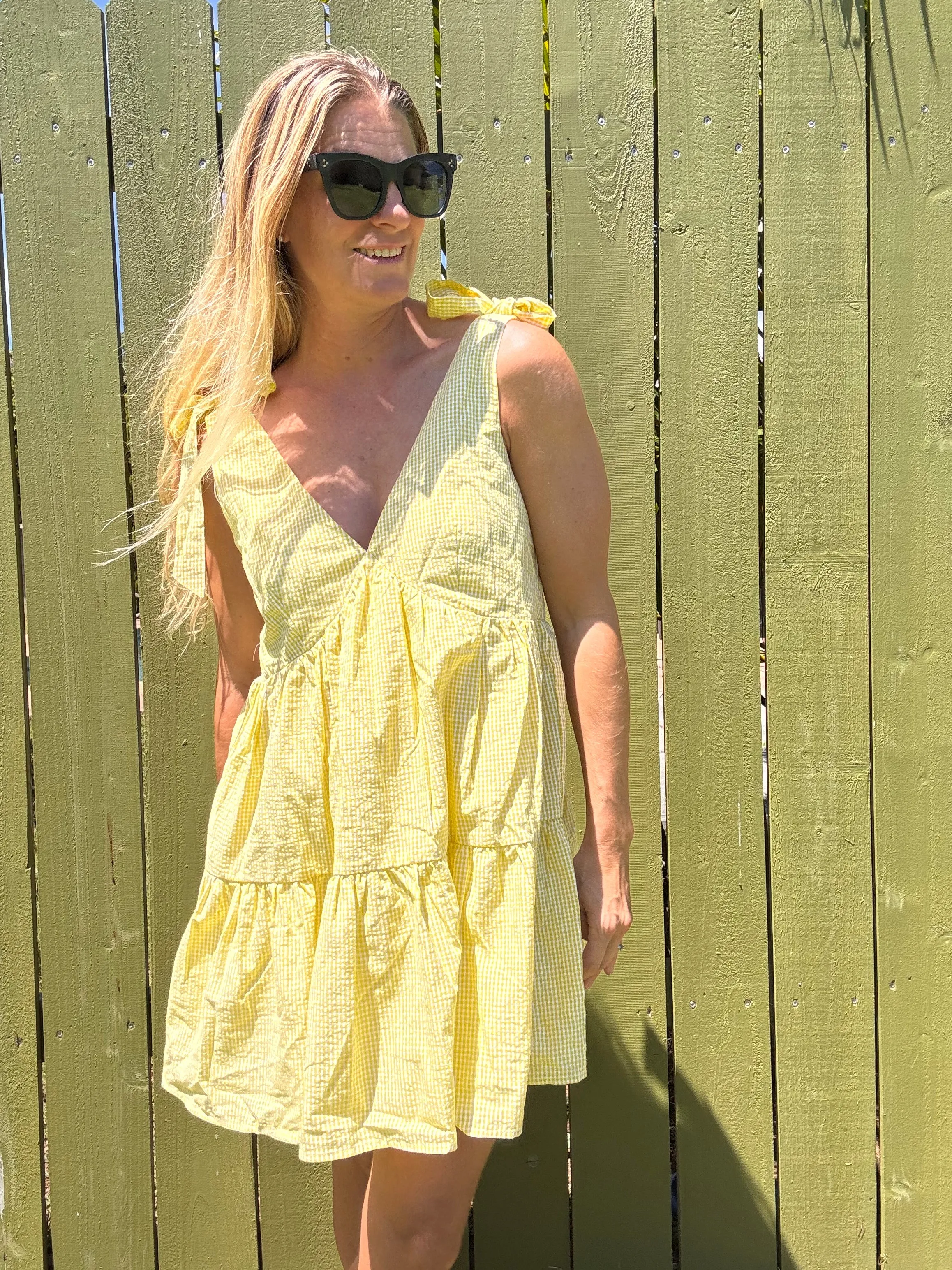 Sonnenstrahl-Glanz Gingham Minikleid