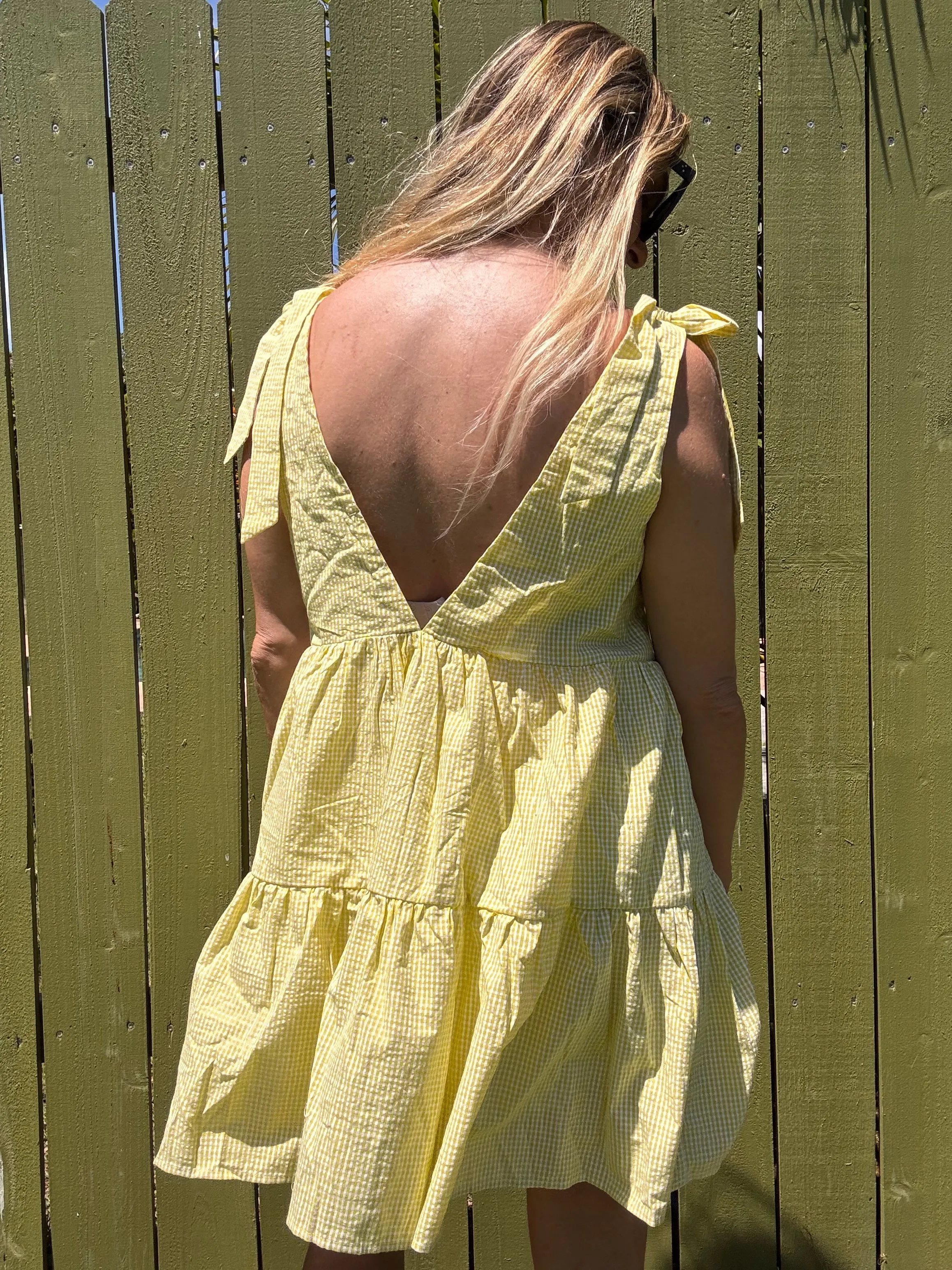 Sonnenstrahl-Glanz Gingham Minikleid