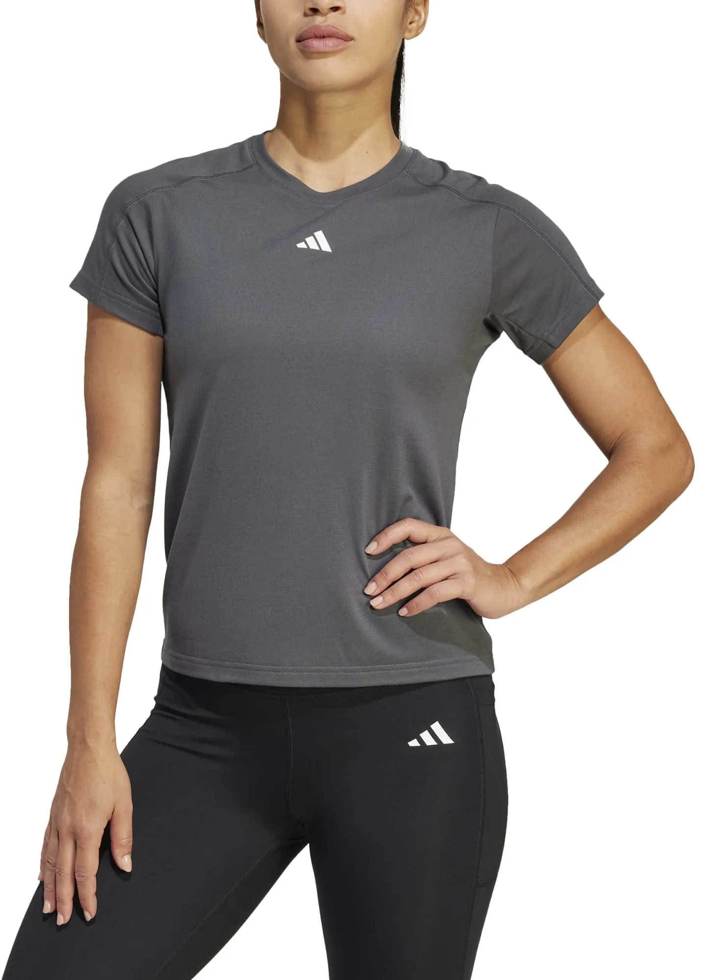 Frauen AEROREADY Train Essentials Crewneck T-Shirt mit dezenter Branding
