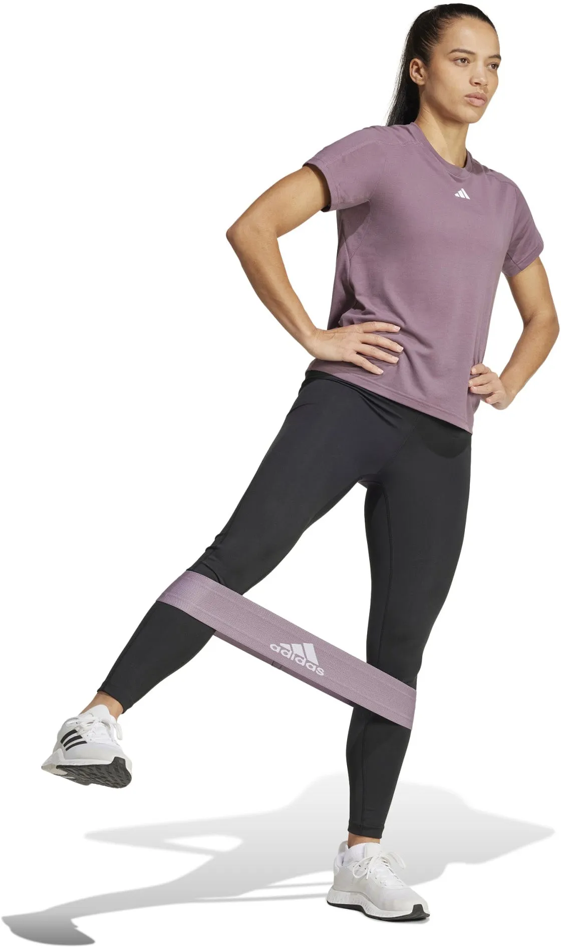 Frauen AEROREADY Train Essentials T-Shirt mit Rundhalsausschnitt und dezenter Branding