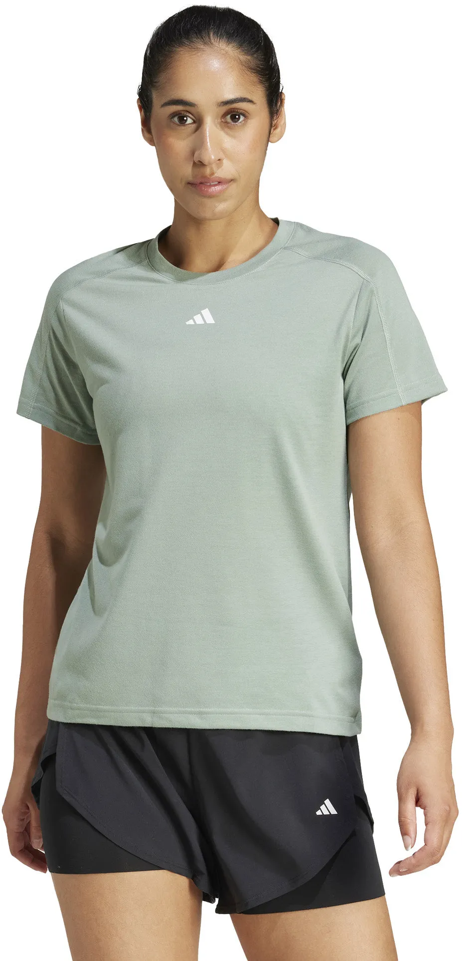 Frauen AEROREADY Train Essentials Crewneck T-Shirt mit dezentem Branding