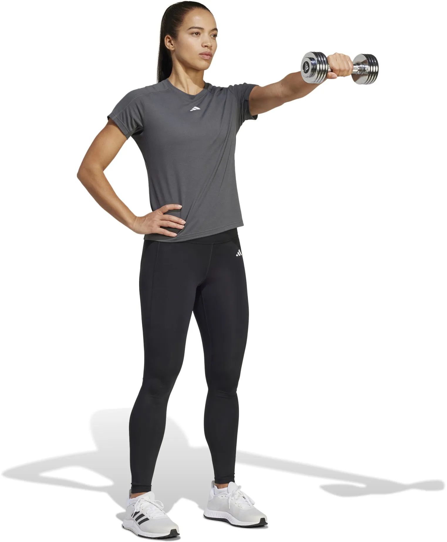 Frauen AEROREADY Train Essentials Crewneck T-Shirt mit dezenter Branding